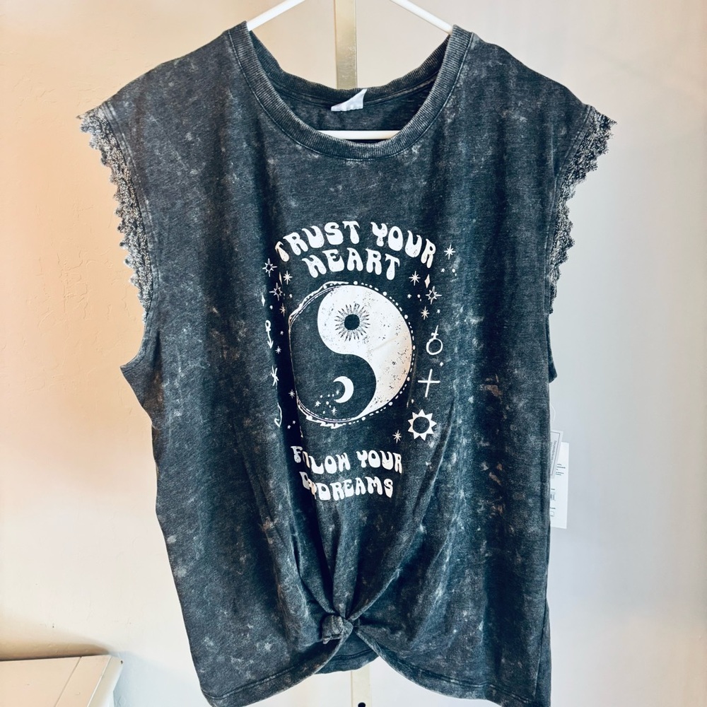 LAST CHANCE: No Boundaries “Trust Your Heart” Twist Graphic Tee Black, Sz XXL